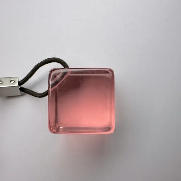 ❣️Louis Vuitton resin hair cube ties use to hold your  display picture 1